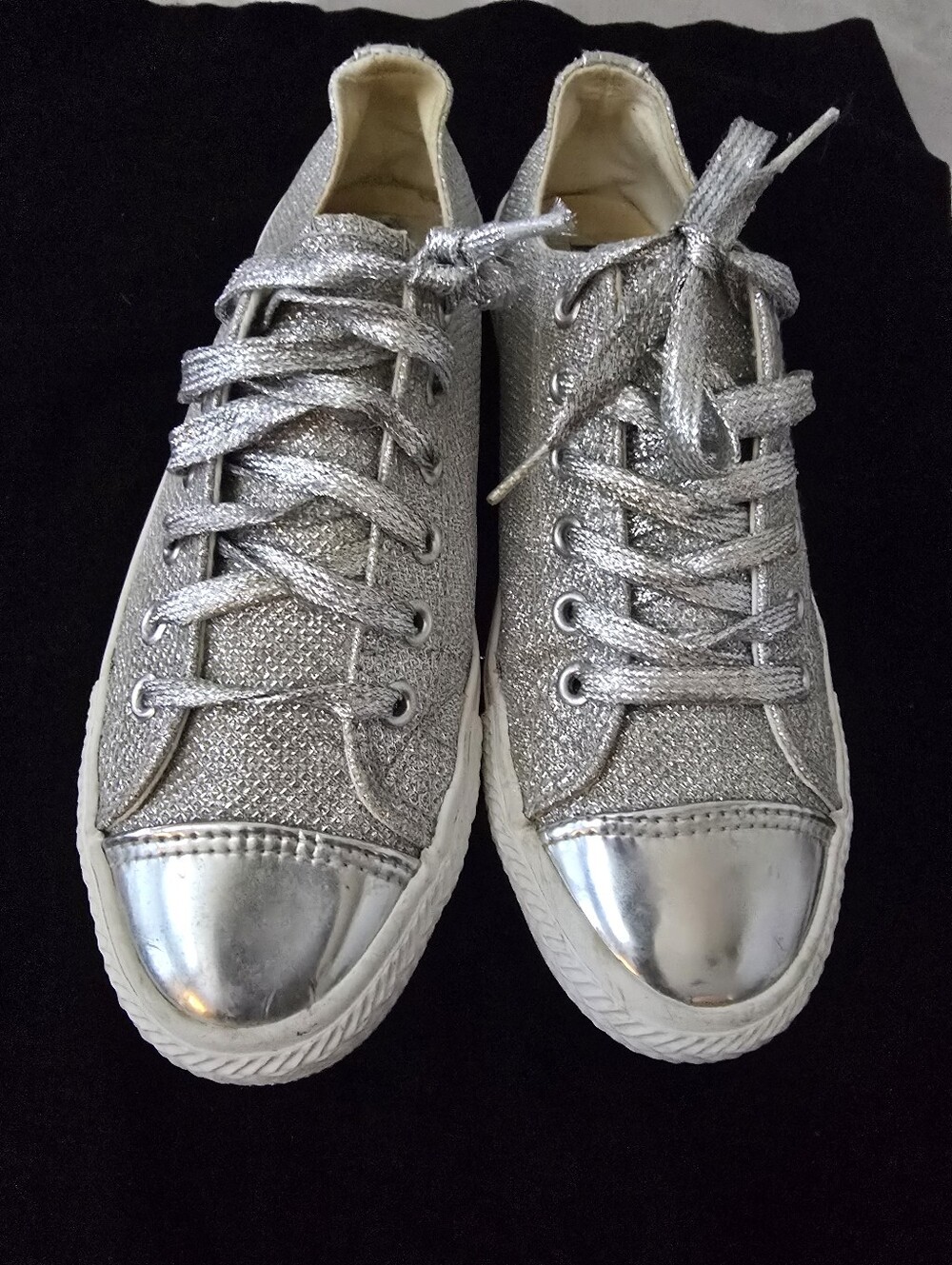 Kristal Metallic Silver Low-Top Lace-Up Sneakers for Women